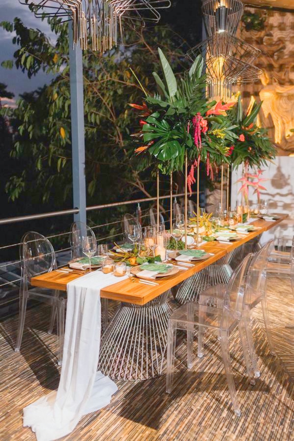 larga mesa de recepción de boda en el Restaurante Árbol, Makanda by the Sea, Manuel Antonio