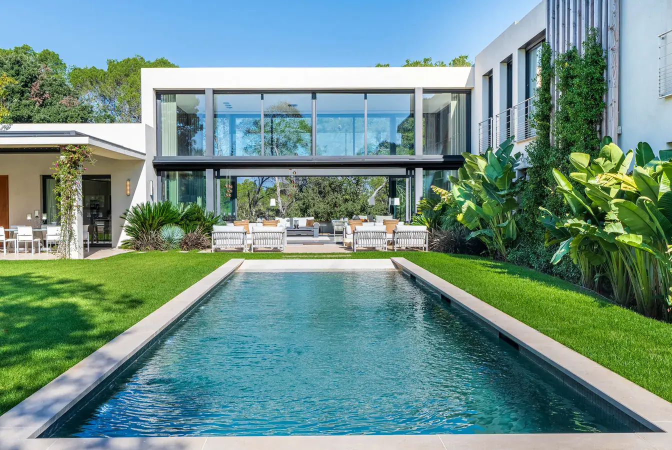 Contemporary villa with a pool on the French Riviera