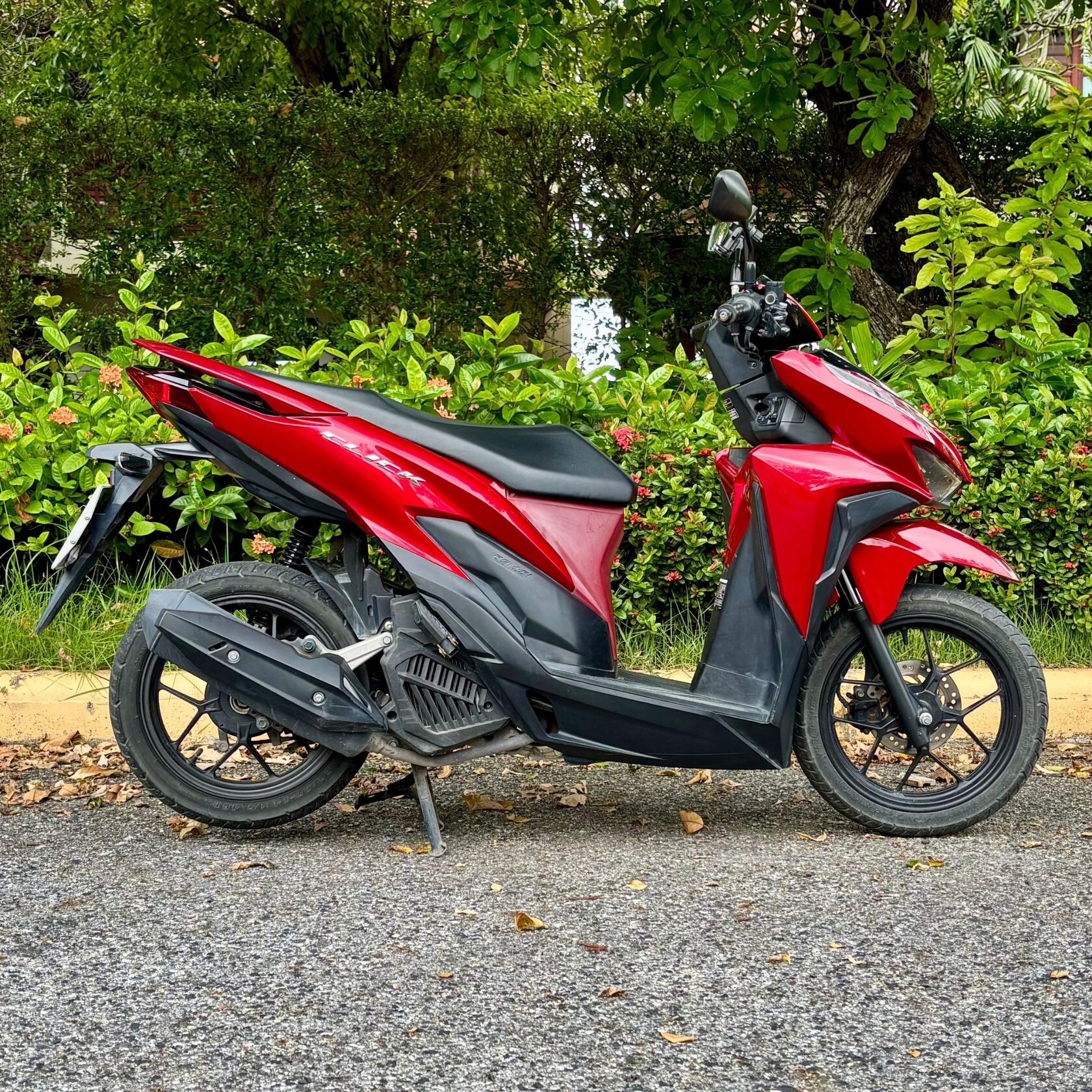Honda Click 125i with under-seat storage for rent — perfect for daily trips