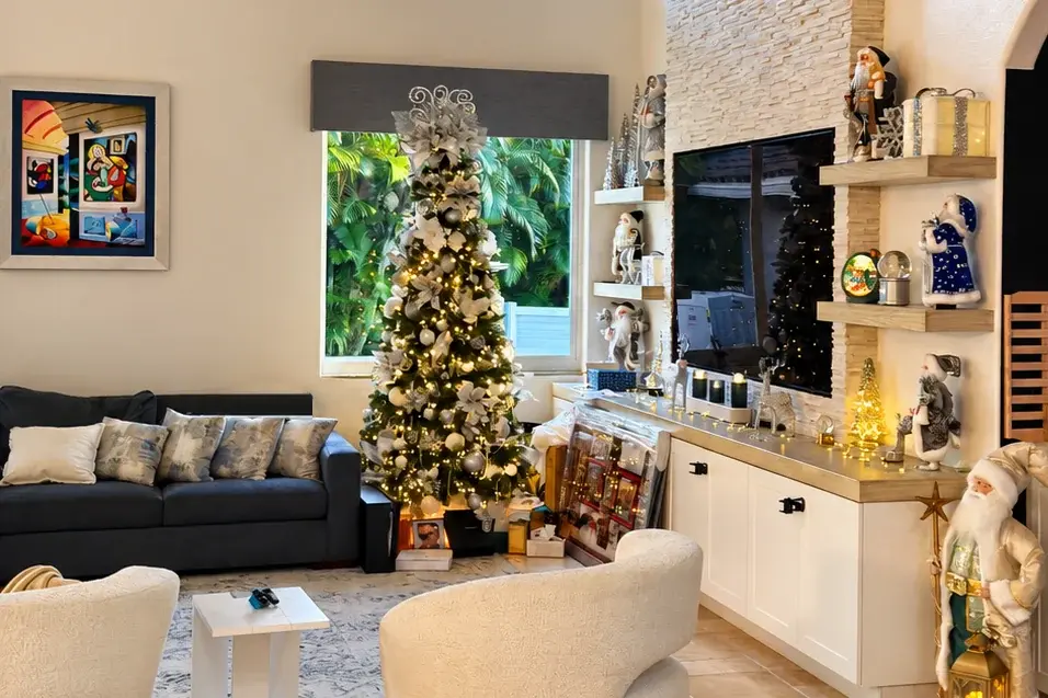The living room and its tree — a New Year's Eve dinner at home by Miami private chef Marina Staver