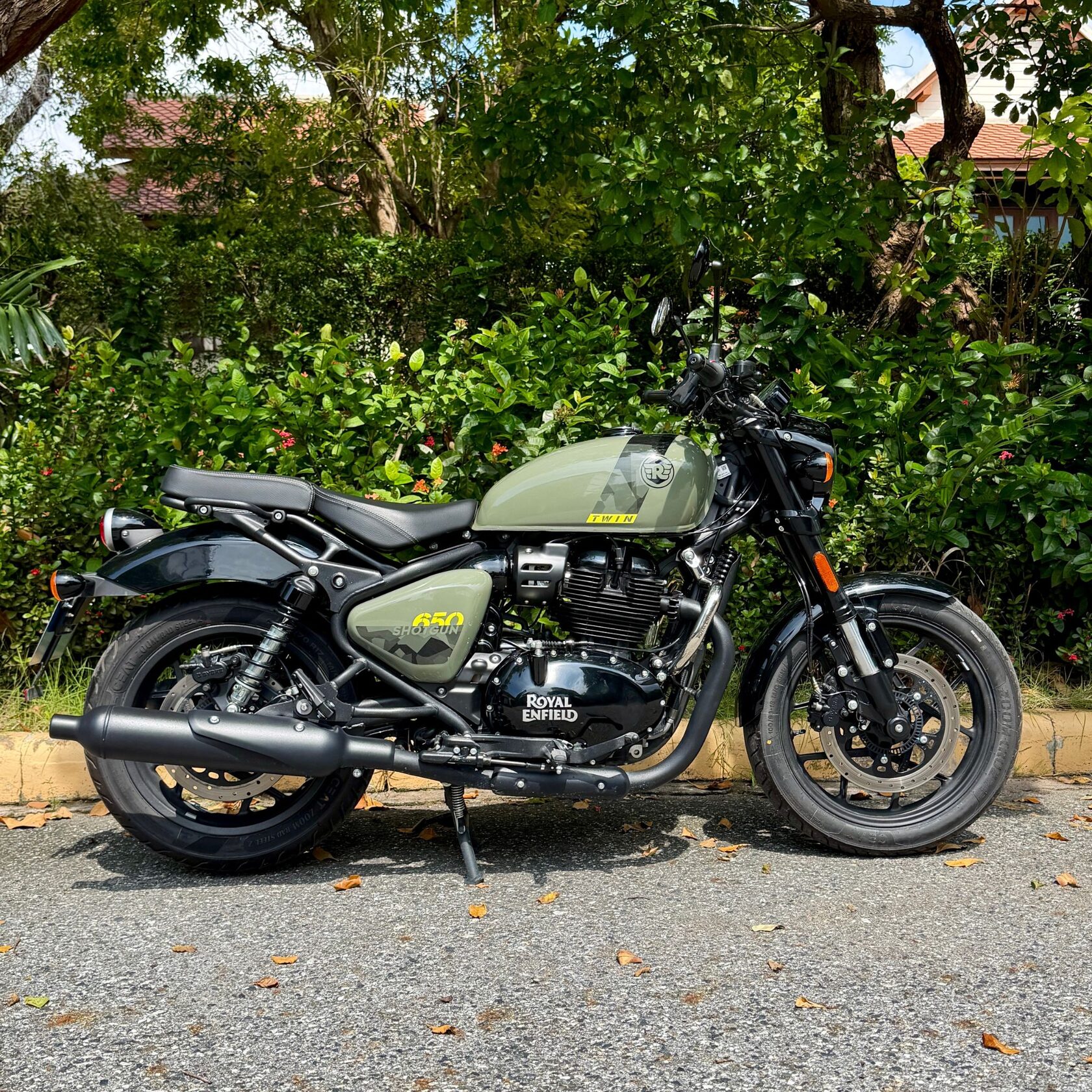 Royal Enfield Shotgun 650 rental in Pattaya – side view