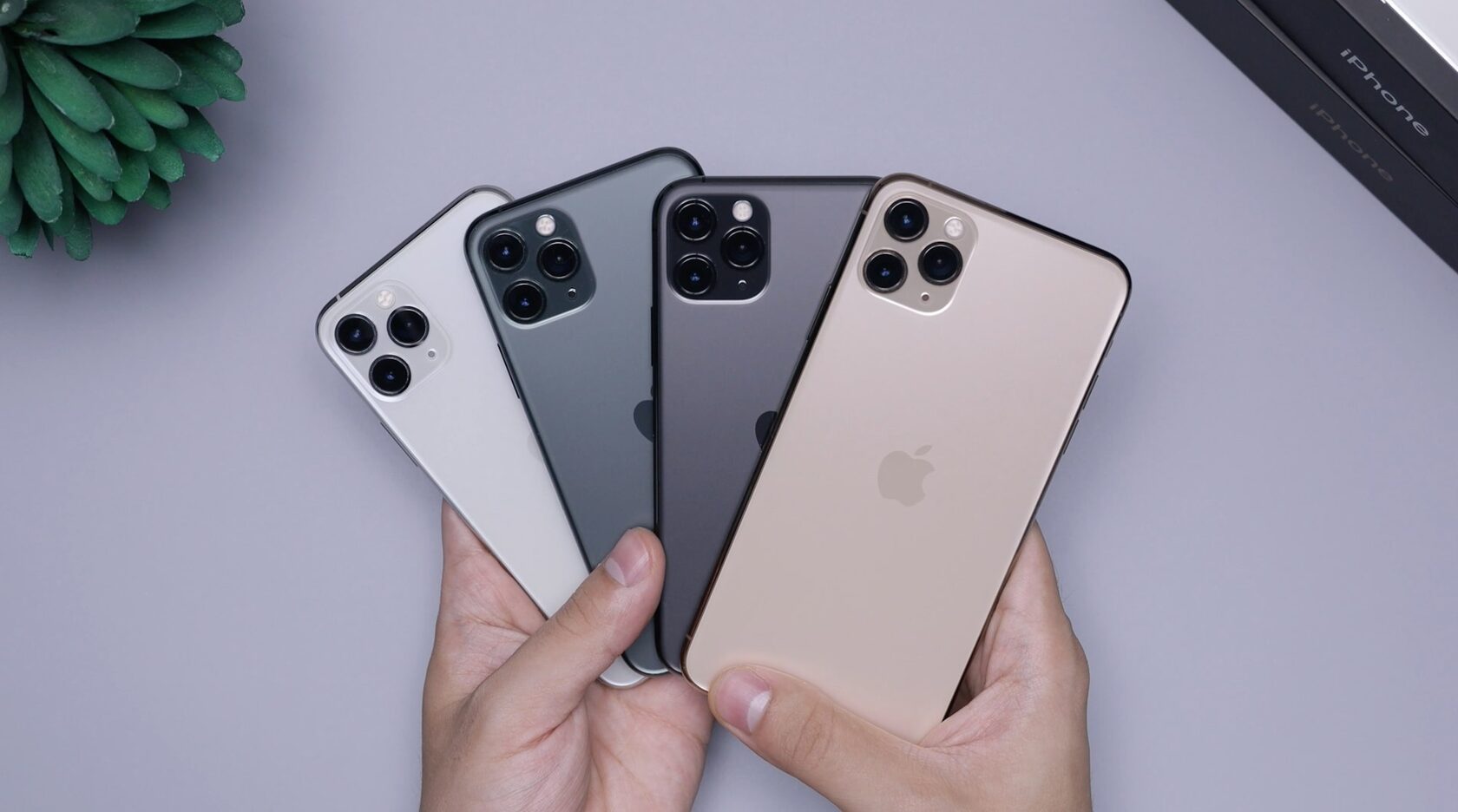 Кілька моделей iPhone поруч
