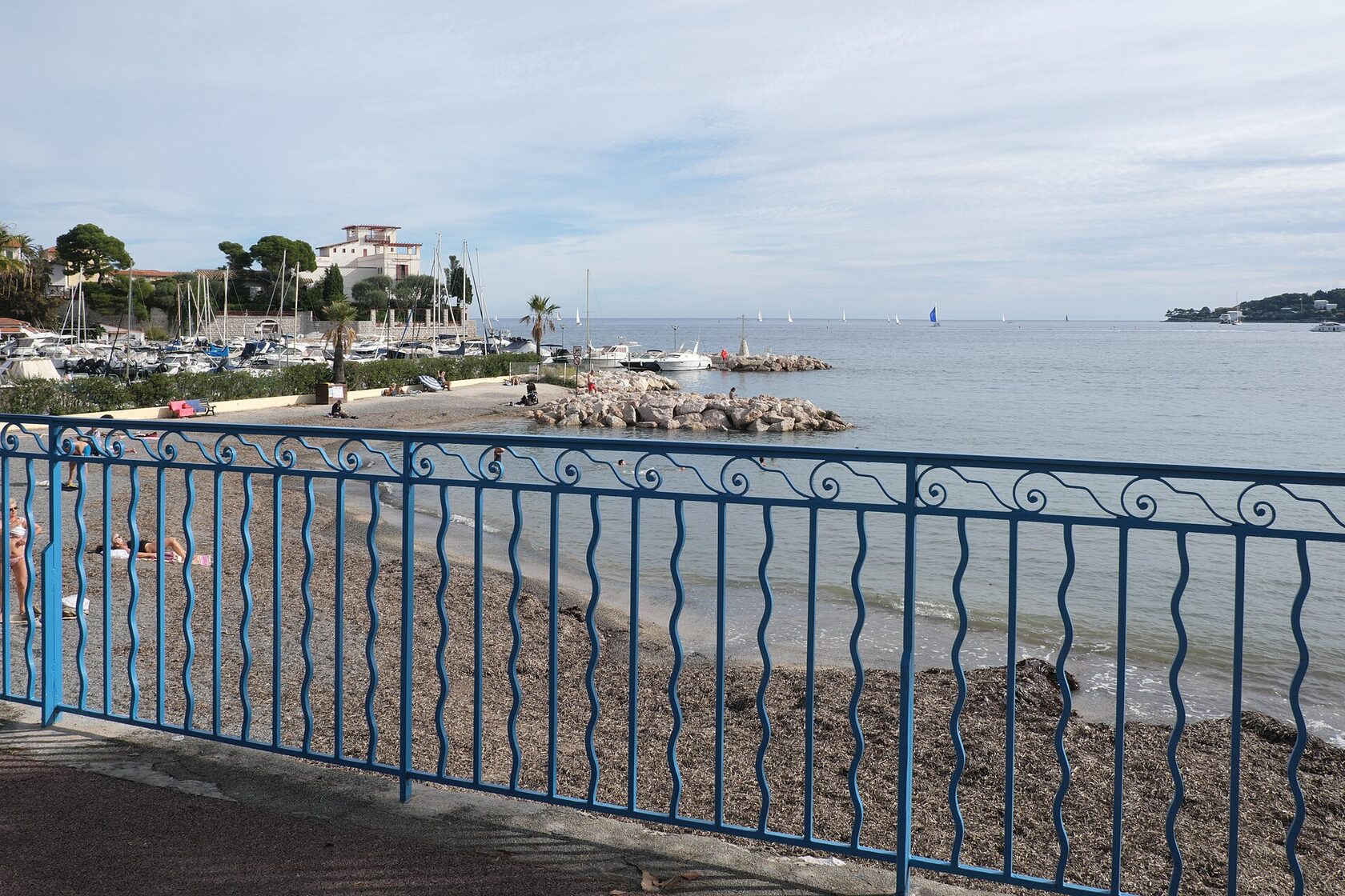 Beaulieu Plaisance harbour and its boats