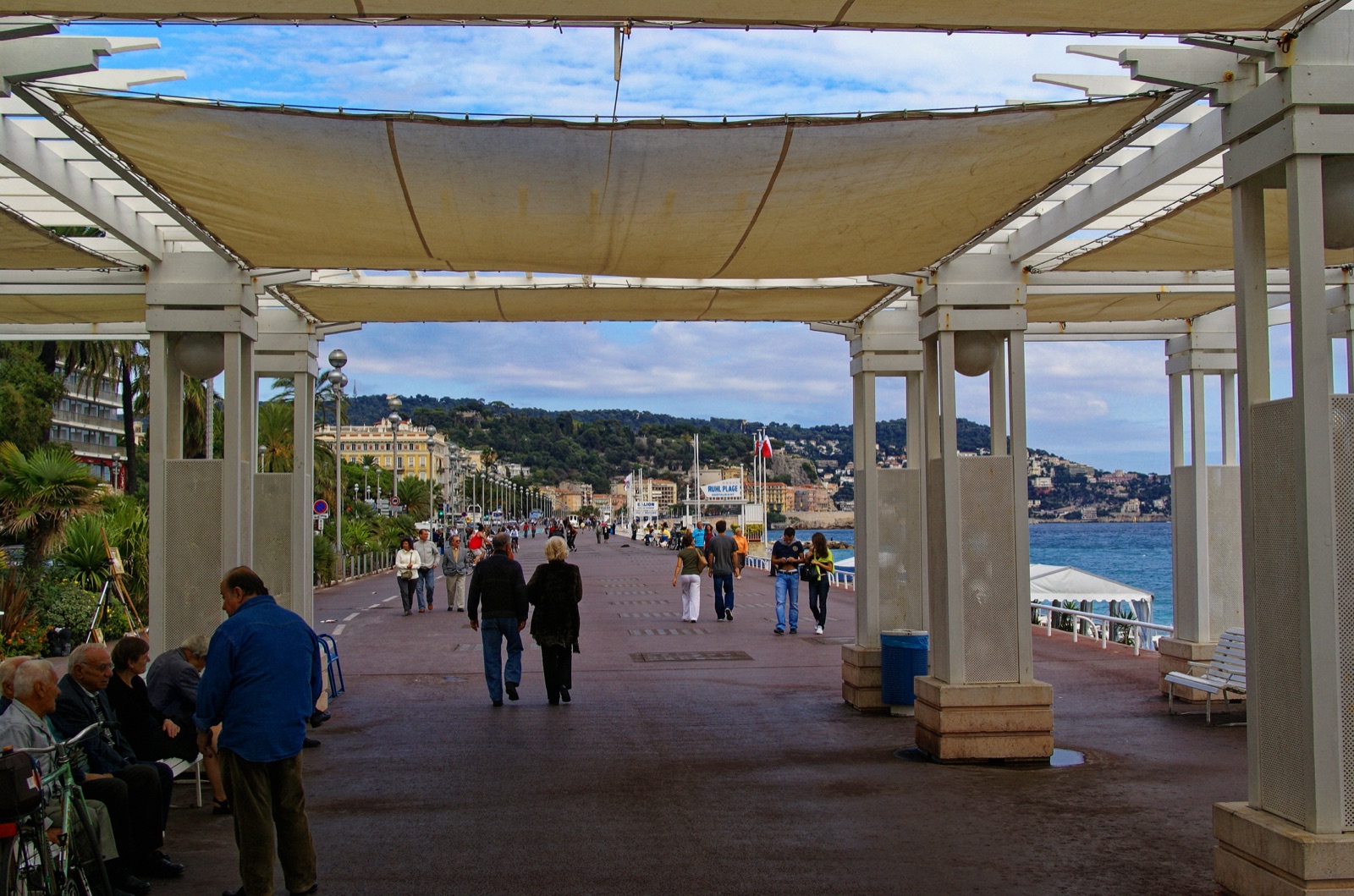 Promenade des Anglais in Nice facing the sea