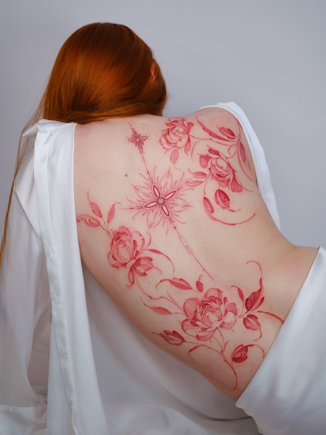 Florales Tattoo von Anastasia Helfer – Arbeit 5