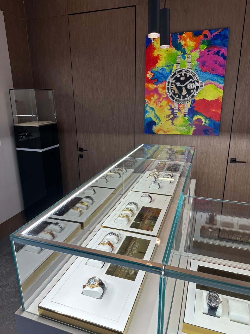 Inside the ChronoMarket store in Berlin-Charlottenburg – display cases with pre-owned luxury watches