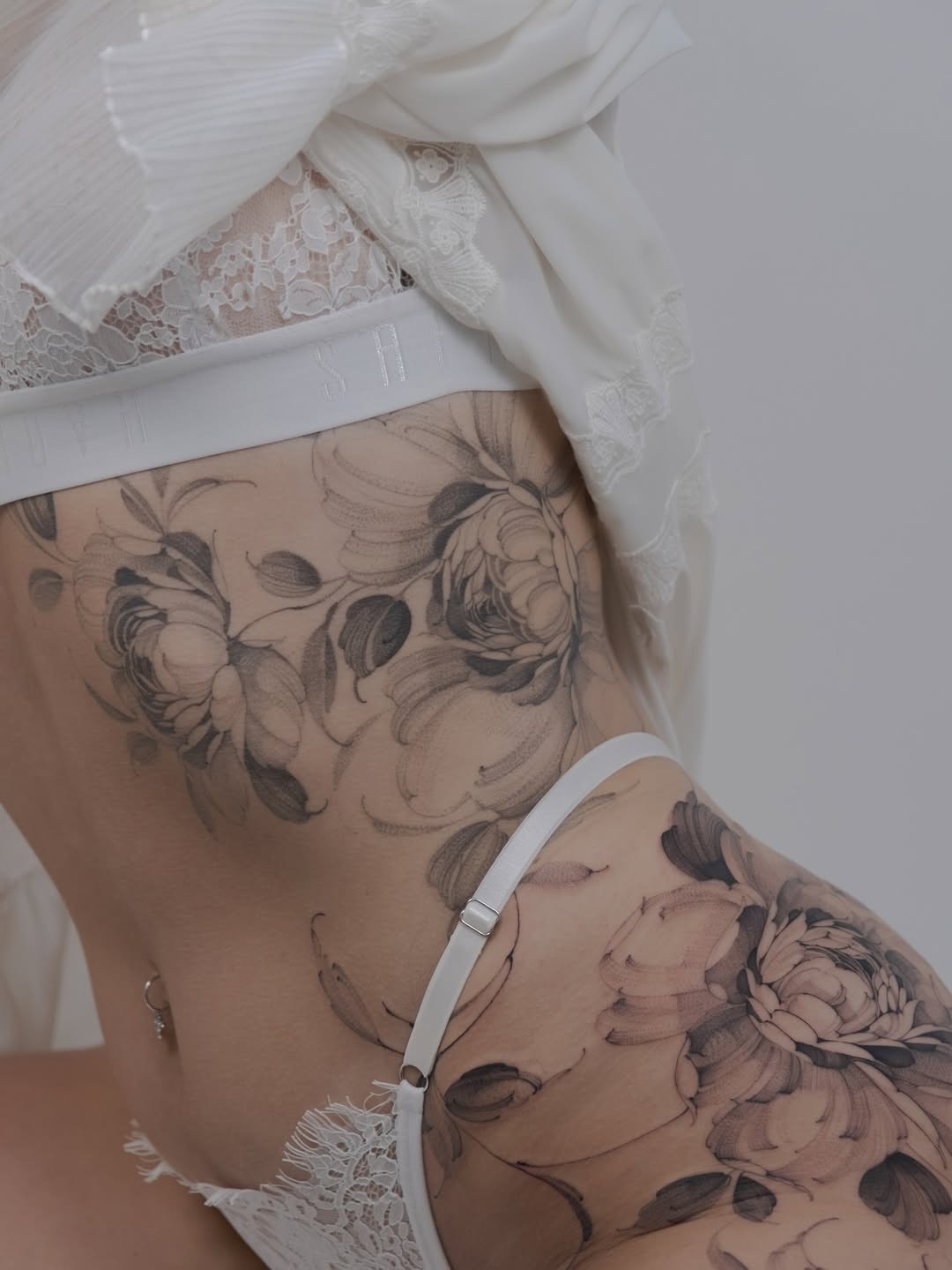 Florales Tattoo von Anastasia Helfer – Arbeit 19