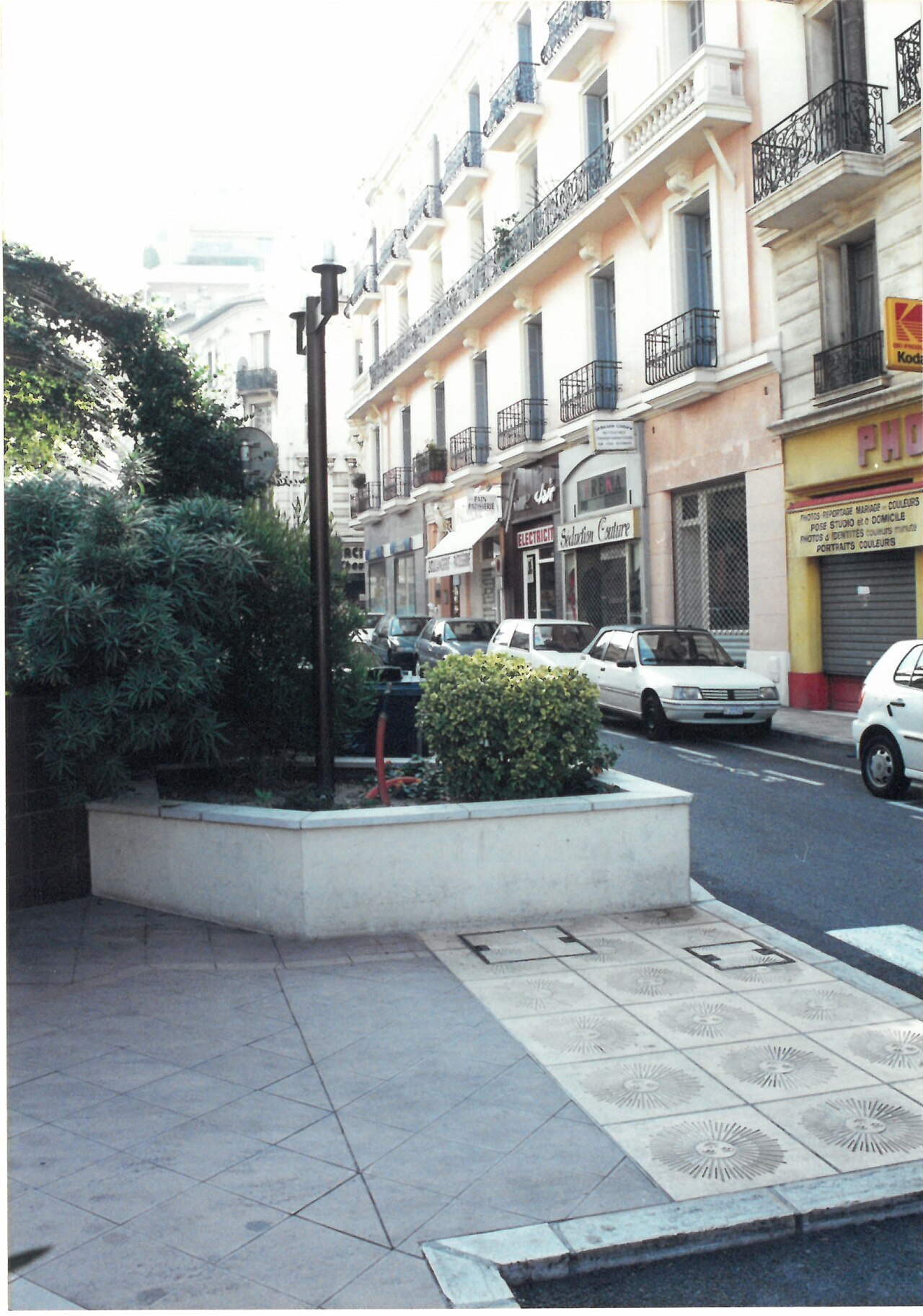 Rue à la frontière entre Beausoleil et Monaco