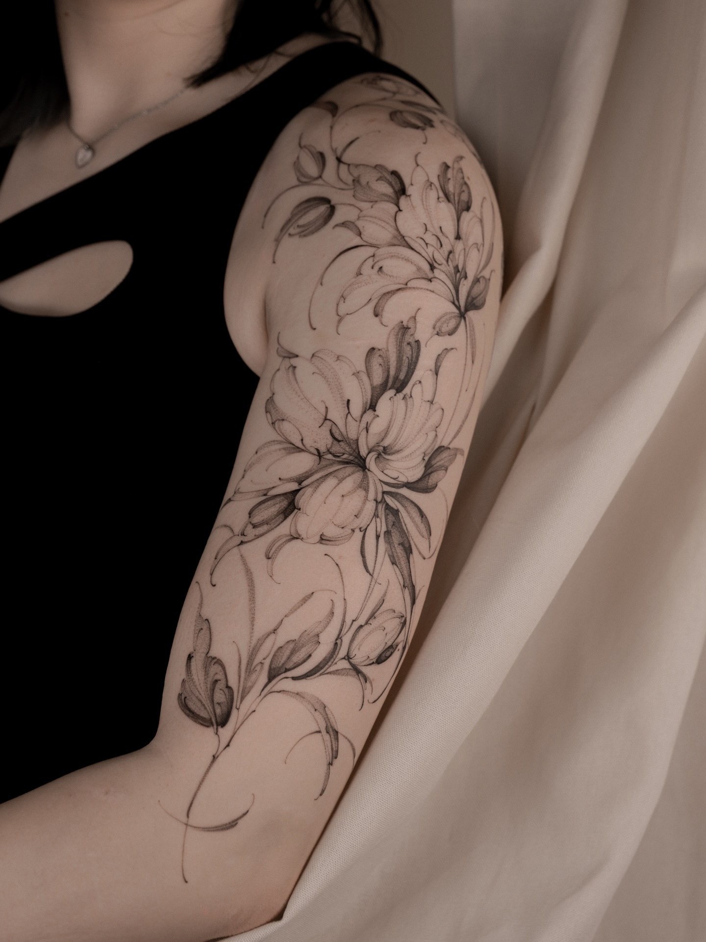 Florales Tattoo von Anastasia Helfer – Arbeit 16
