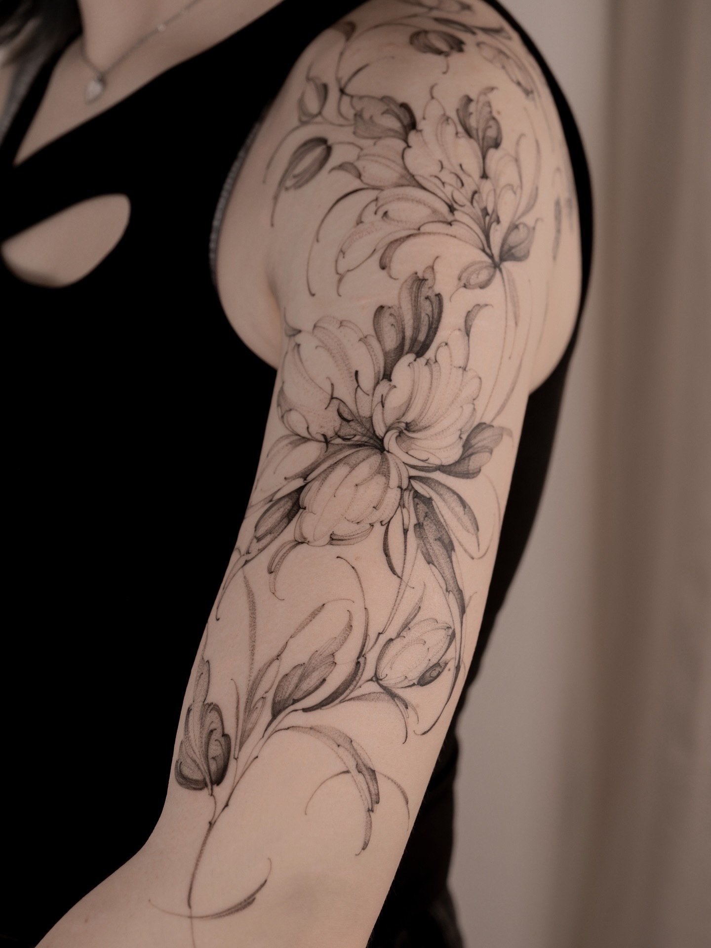 Florales Tattoo von Anastasia Helfer – Arbeit 17