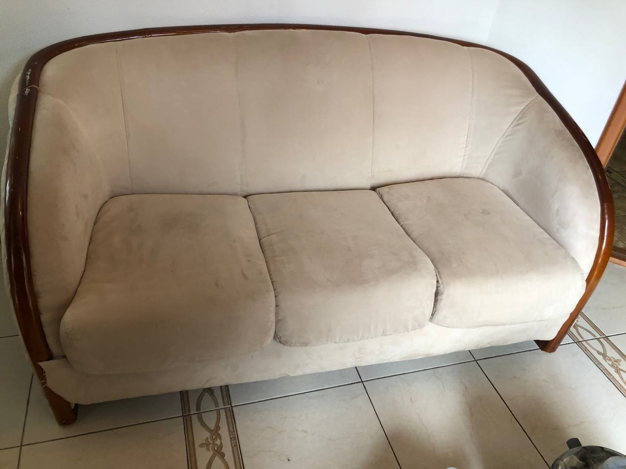 Schlafsofa – Komplettreinigung – vor der Polsterreinigung in Frankfurt