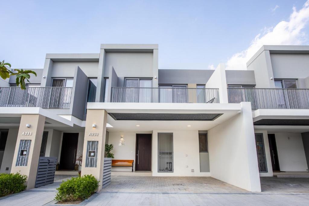 Tilal Al Ghaf Villa — villa exterior