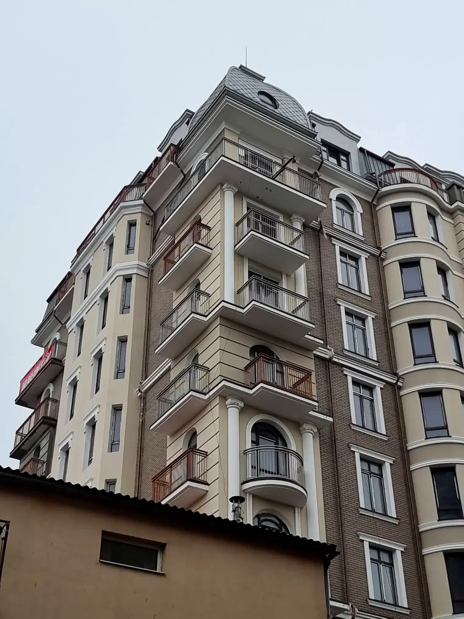 ЖК Виндзор — фасад жилого комплекса в Одессе