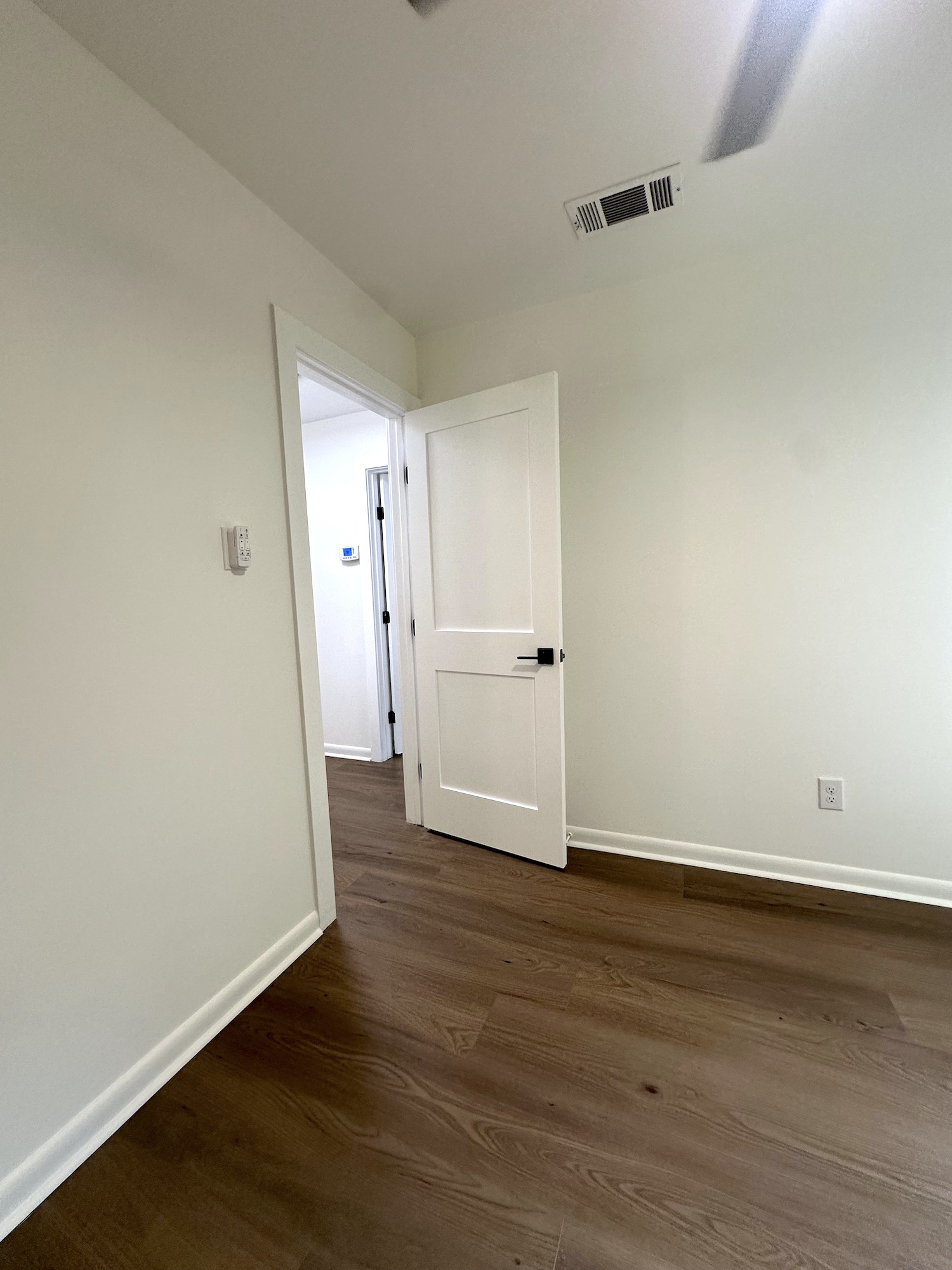 Renovated room with smooth Level 5 walls, painted ceiling and finished flooring