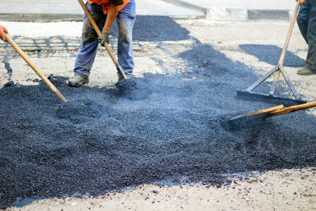 ръчно полагане на горещ асфалт в София