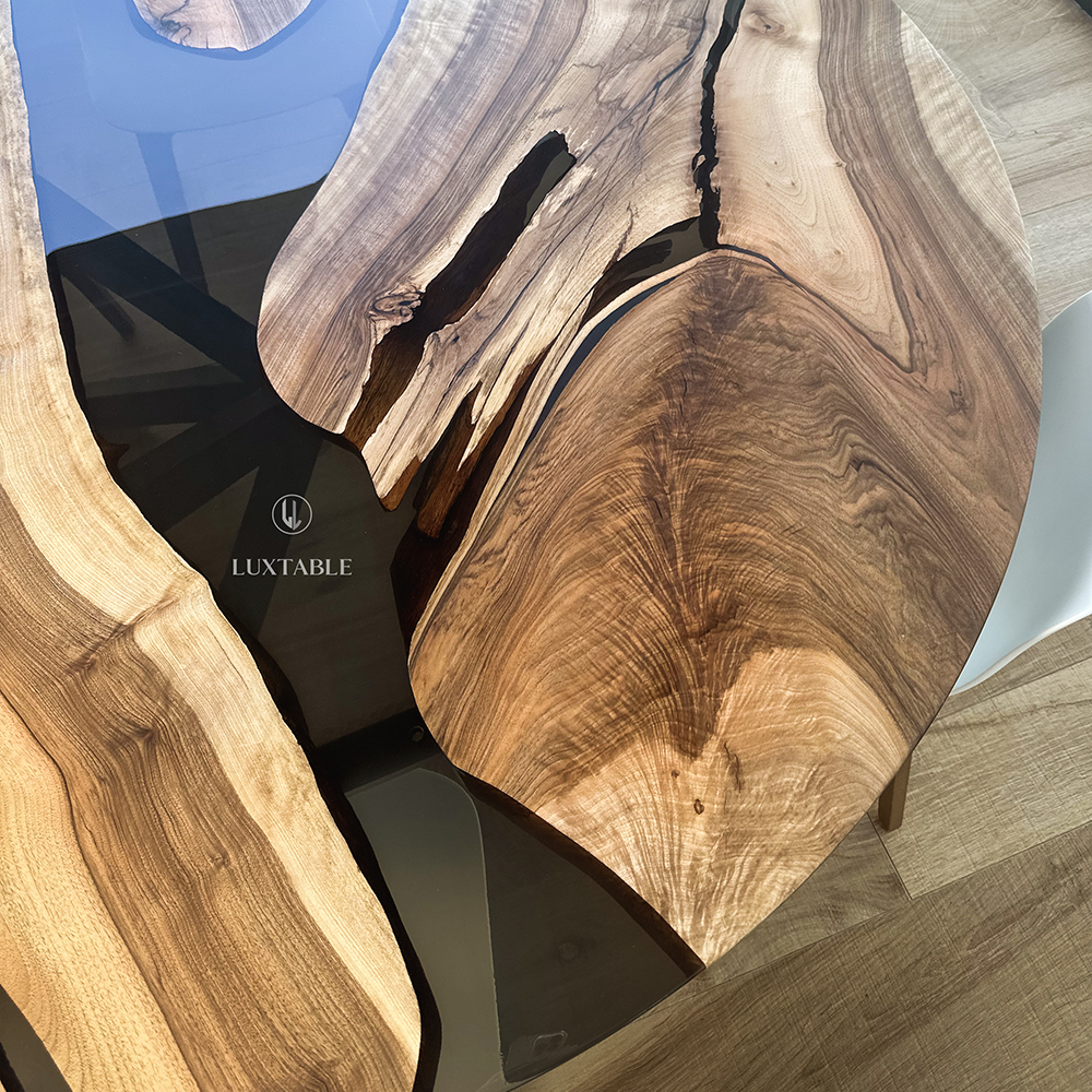 TAVOLO ROTONDO DA PRANZO BROOKE IN NOCE EUROPEO E RESINA FUMÈ LUCIDA