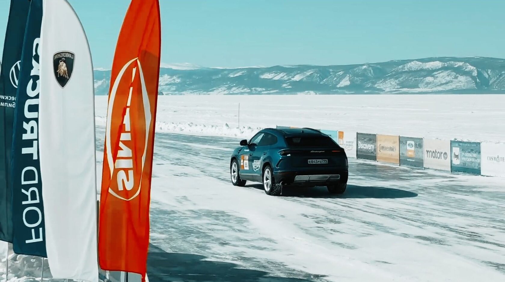 Lamborghini Urus on the Baikal ice track