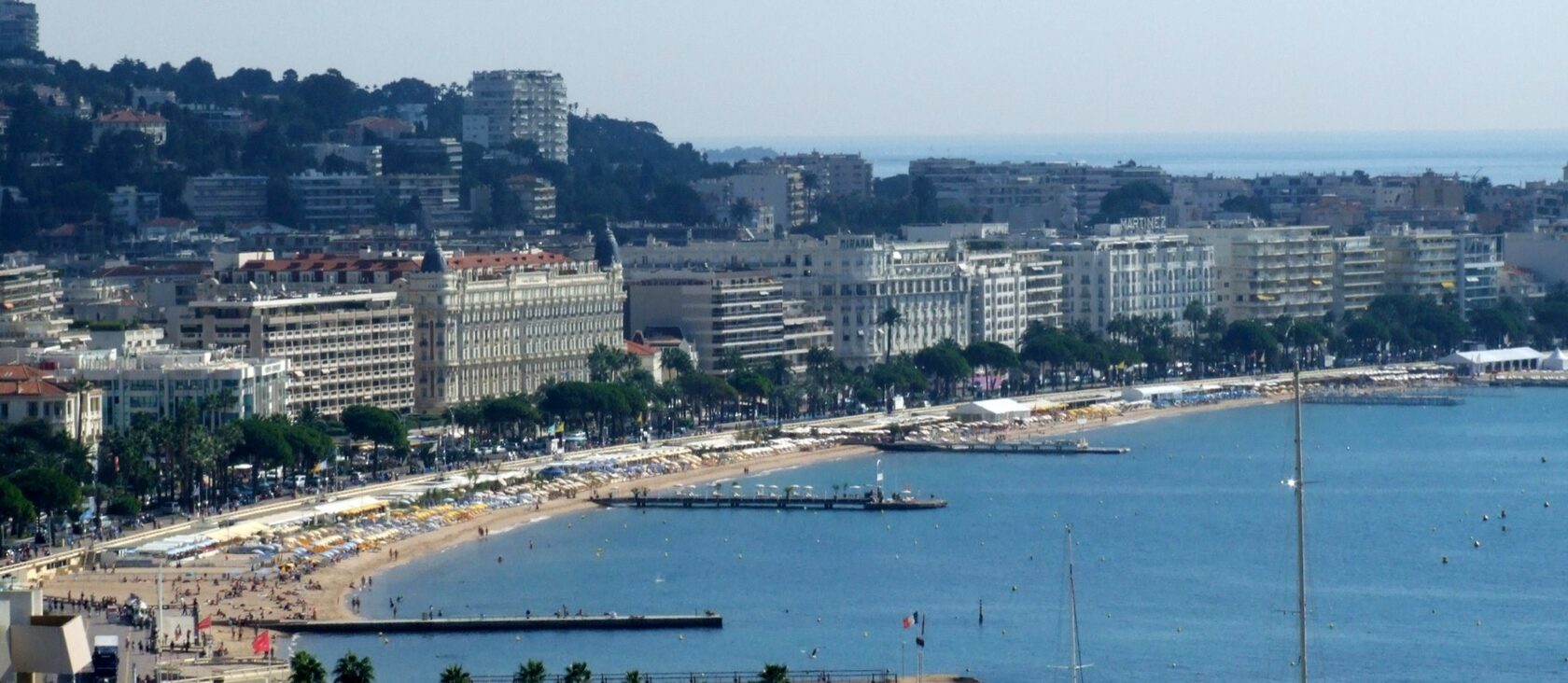 La Croisette, le port et la baie de Cannes