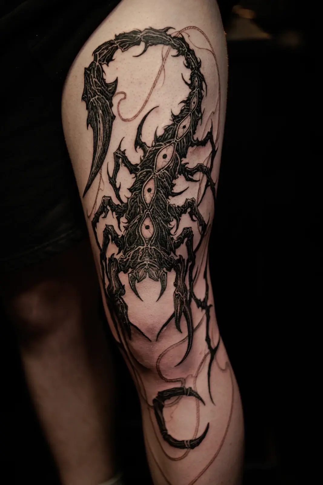 Scorpion design on the upper arm — Alice