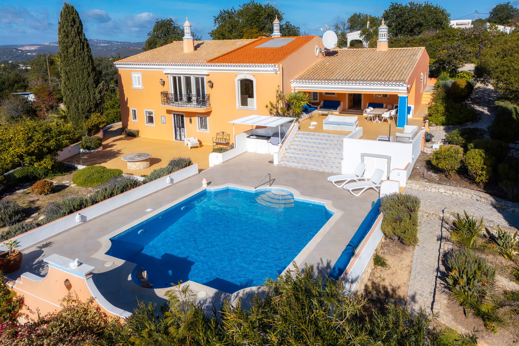 Moradia T3 isolada com piscina e vista mar em Vale Formoso