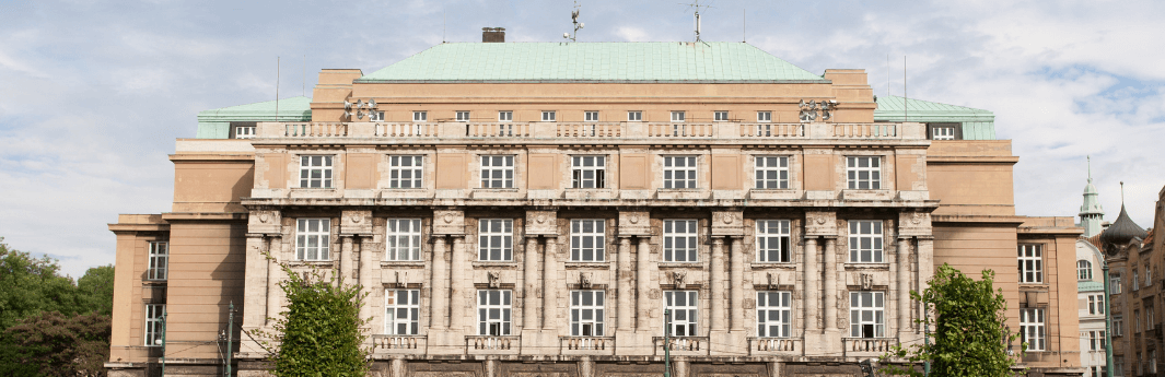 Карлов университет - самый известный ВУЗ Чешской республики. В этой статье Вы найдете всю основную информацию для поступления в этот университет на медицинские специальности!