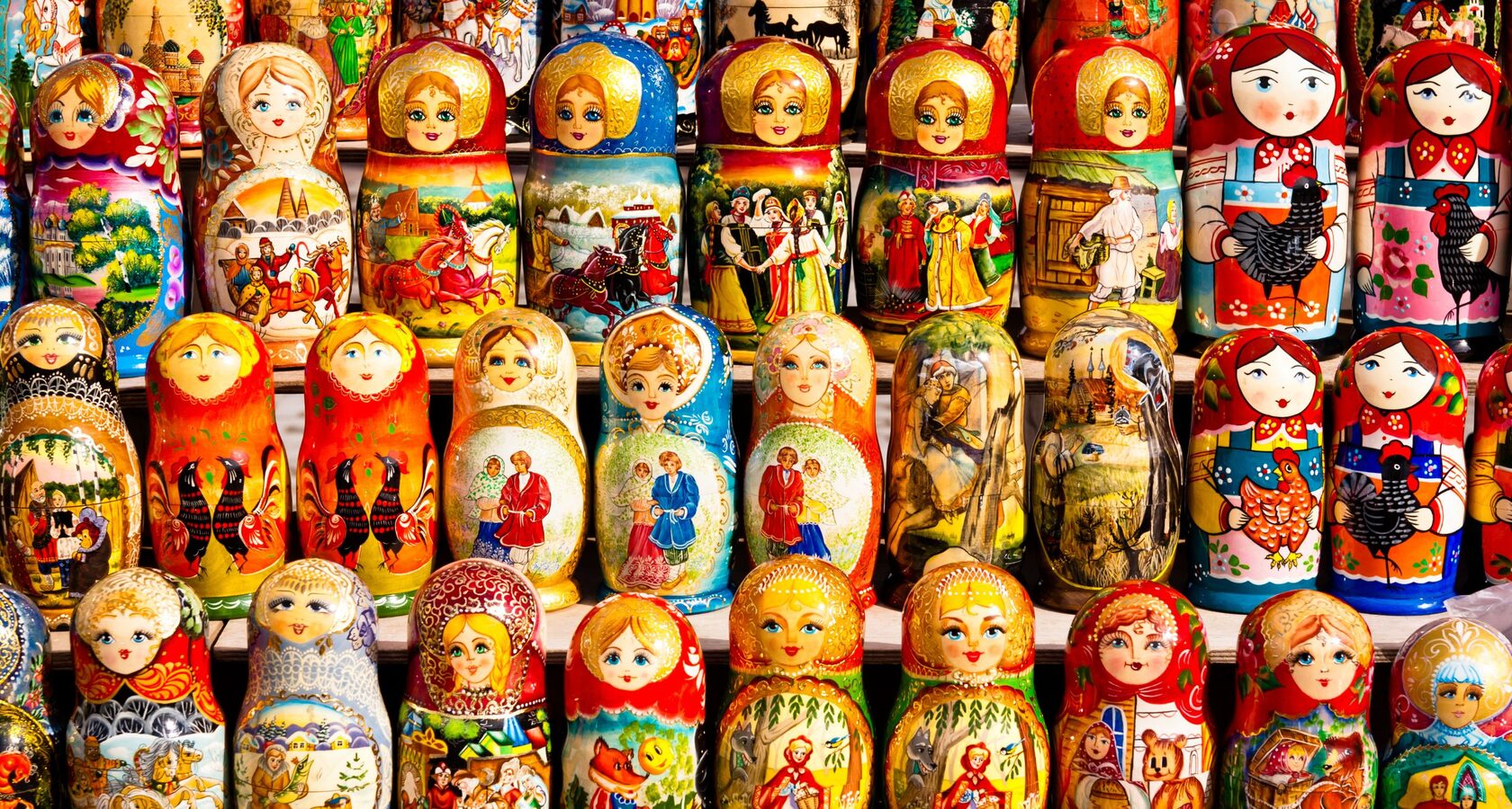 Russe en voyage — billet de train et carte