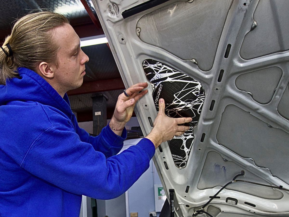 Bonnet soundproofing