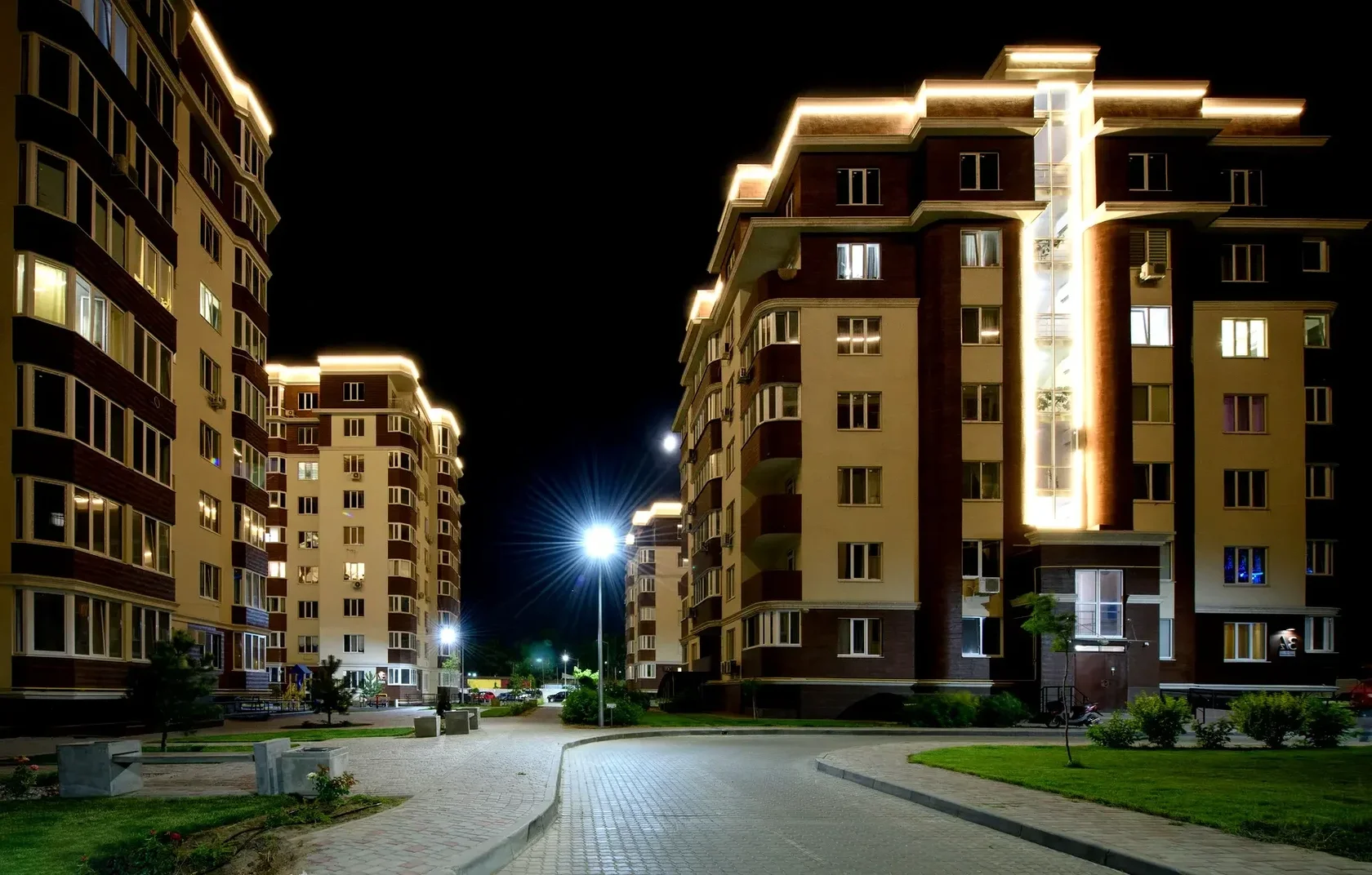 ЖК Золота Ера — фасад комплексу в Крижанівці під Одесою