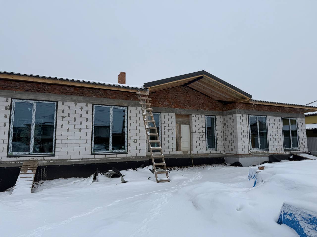 Будинок з газоблоку з підвалом, 400 м² забудови — ОптіХаус