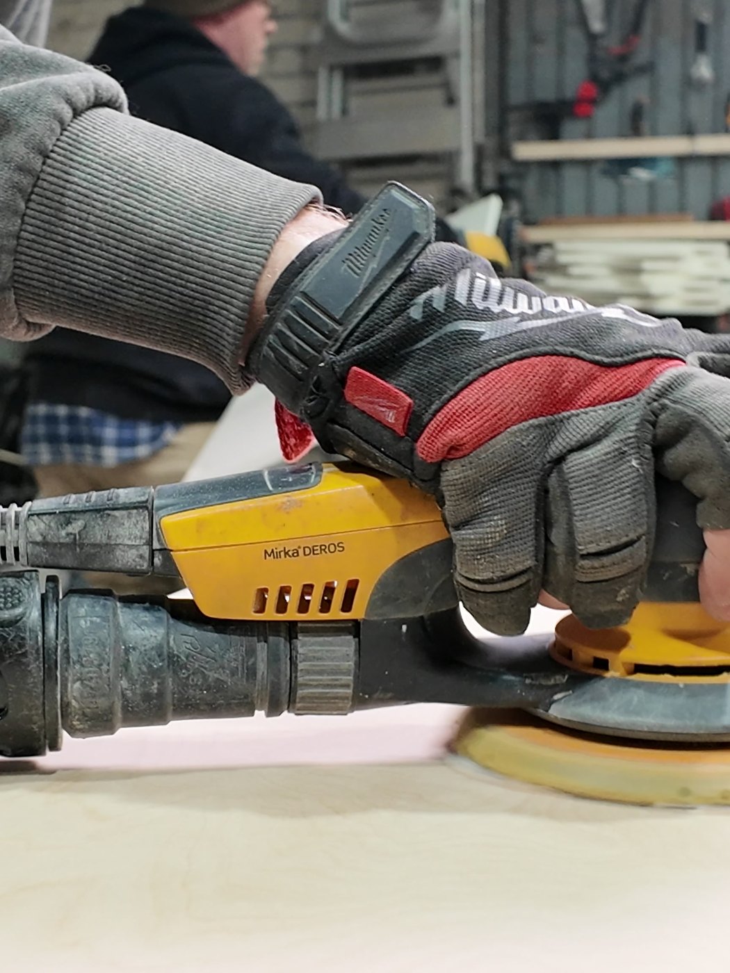 Orbital sanding of a part
