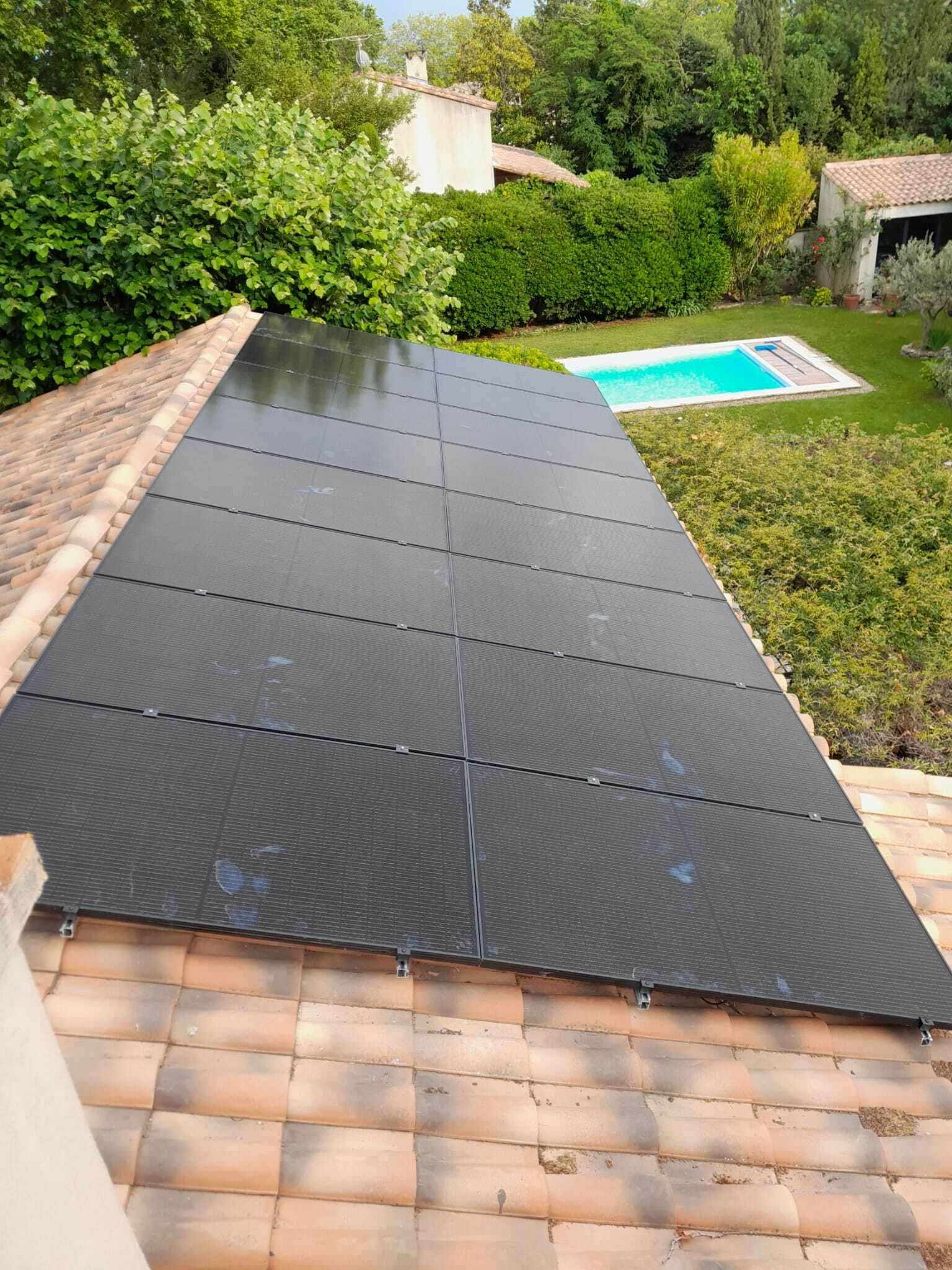 Installation photovoltaïque 8 kWc sur toiture à Toulon réalisée par Éco Climat Concept