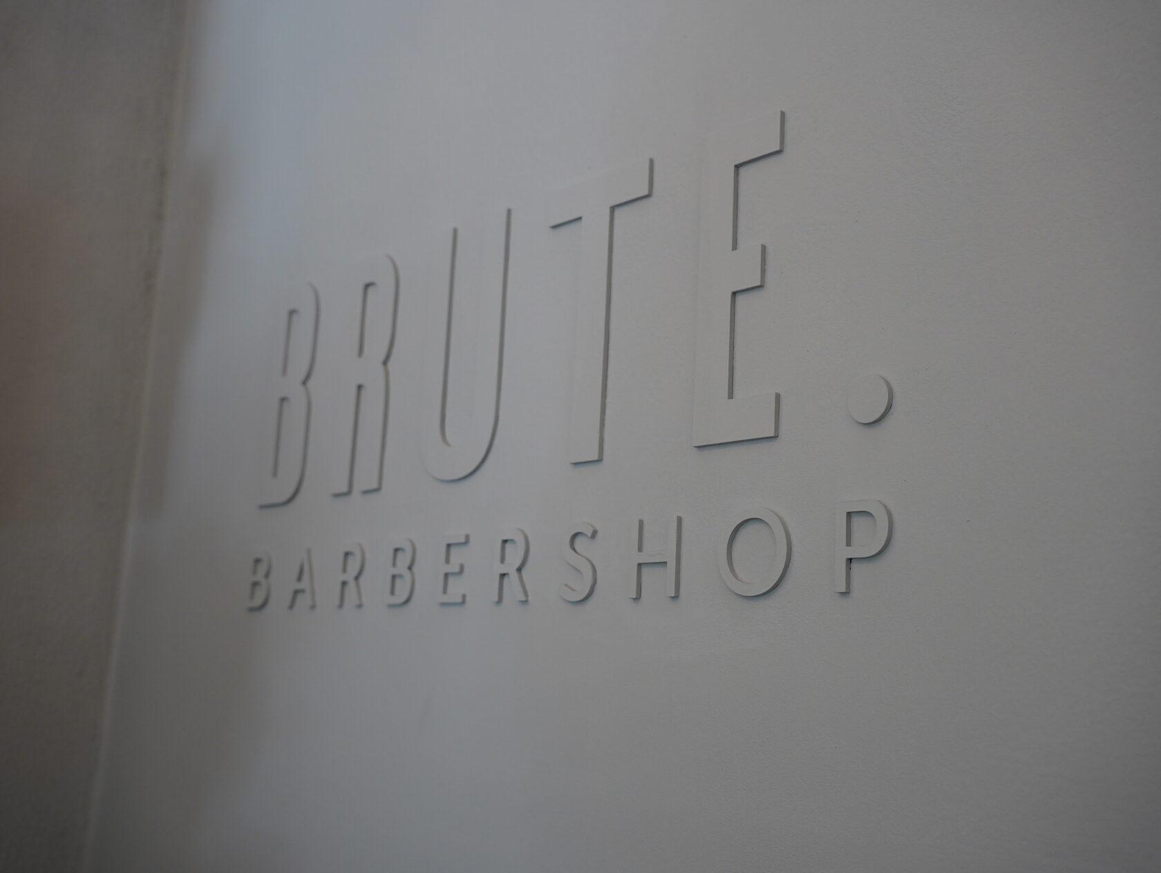 Hot towel holení břitvou — Barbershop Brute