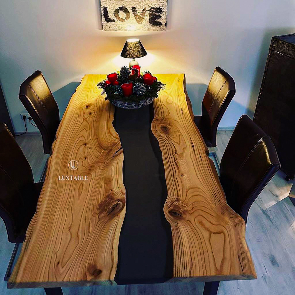 Tisch Tropicale aus massiver Ulme und Epoxidharz mit Raucheffekt