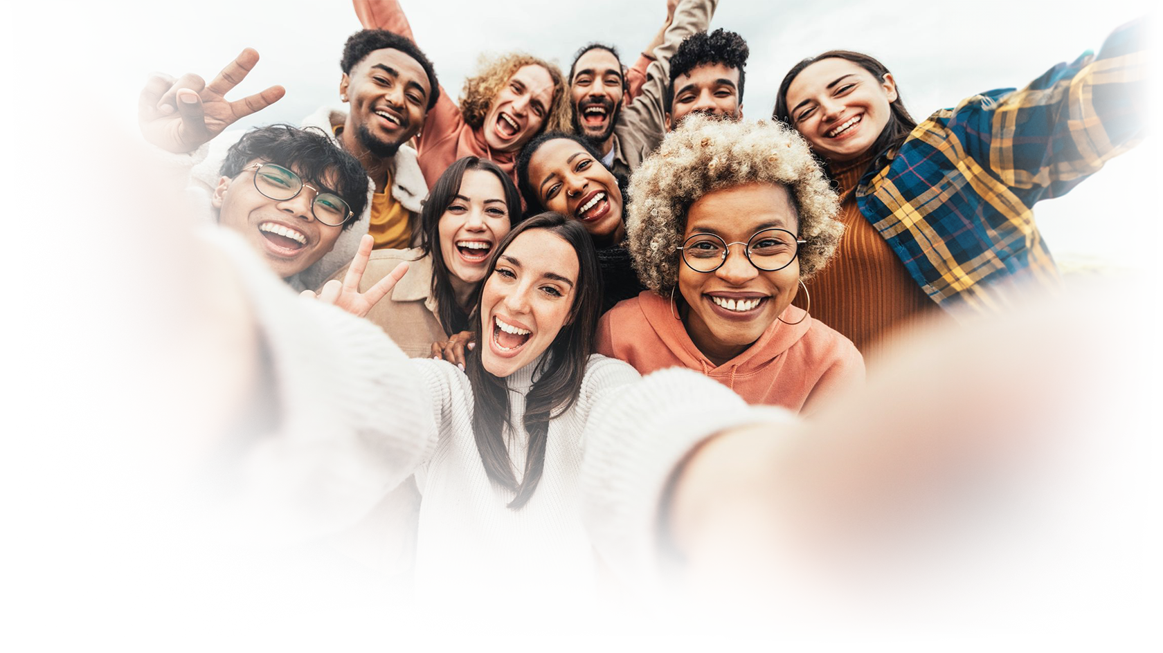 Groep mensen die lachen maken een selfie