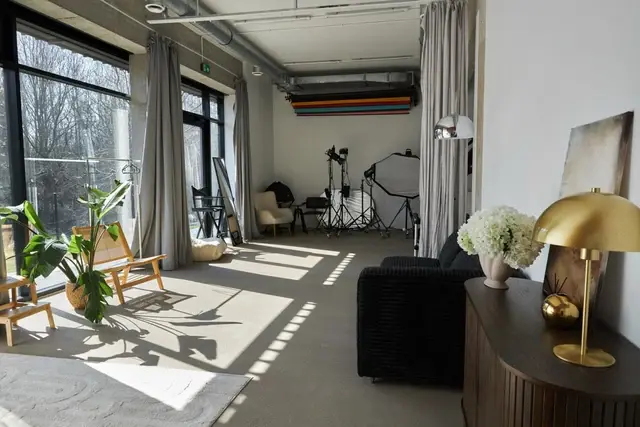 Studio z cykloramą w Gdańsku — bezcieniowe tło do fotografii
