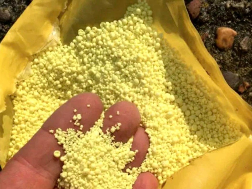 Granulated sulphur sample