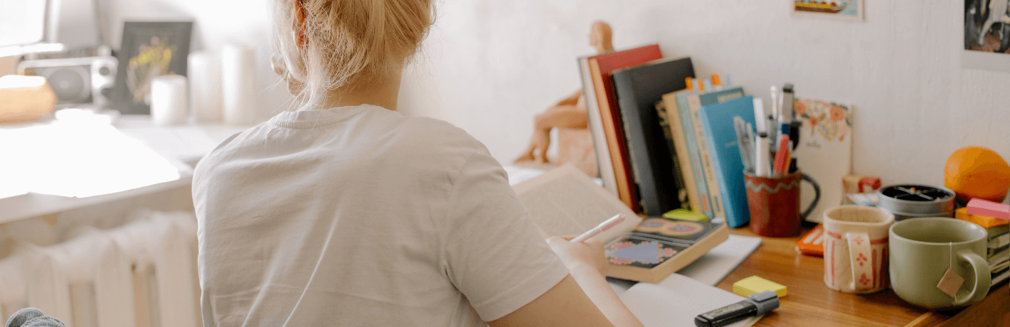 Здесь Вы найдёте список государственных общежитий в Праге, а также к каким университетам они относятся, а самое главное - их стоимость.