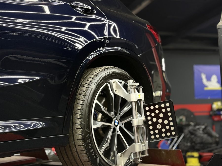 Geometria kół 3D — głowice na kole BMW