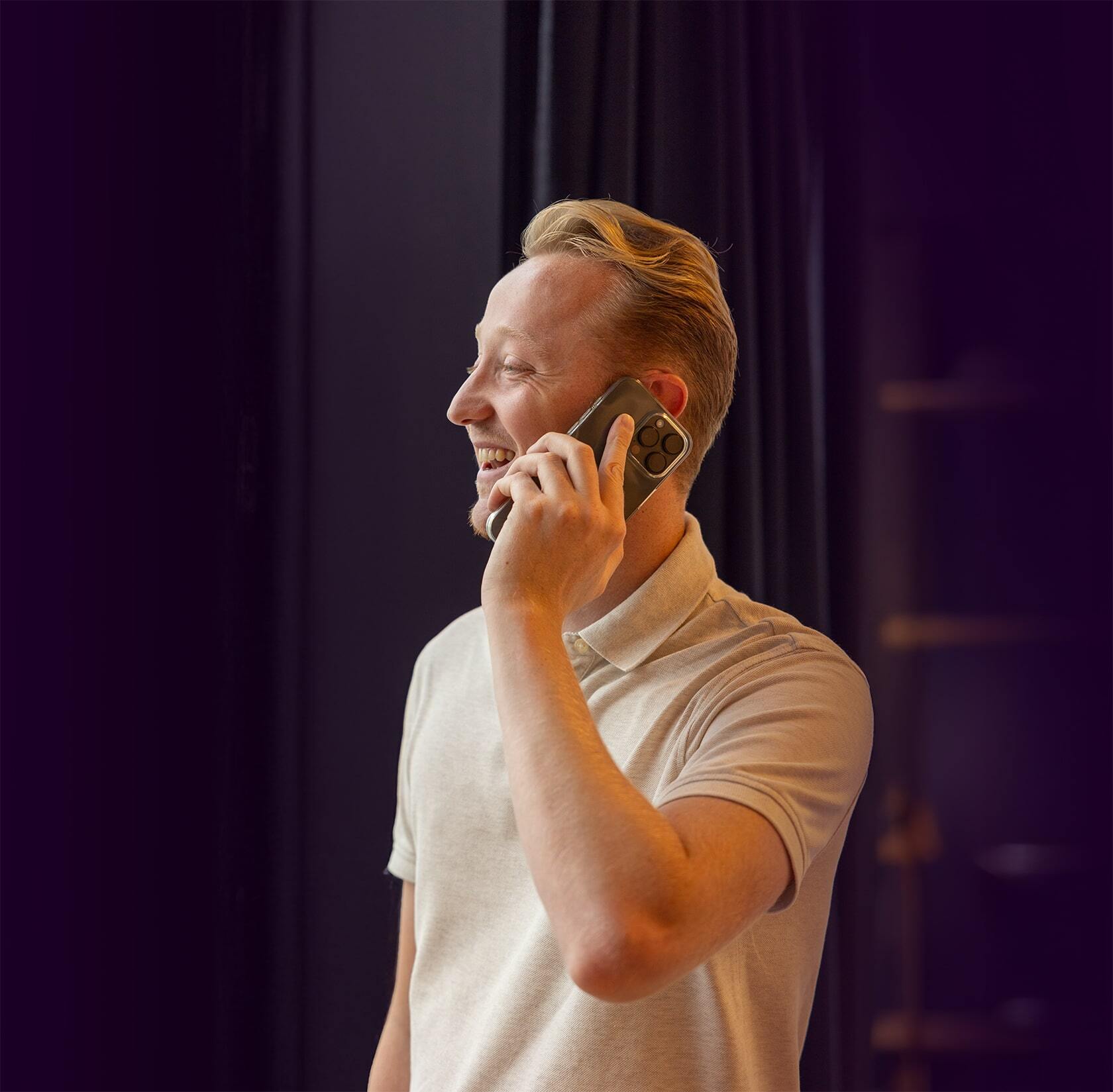 Jordy van Eck aan de telefoon