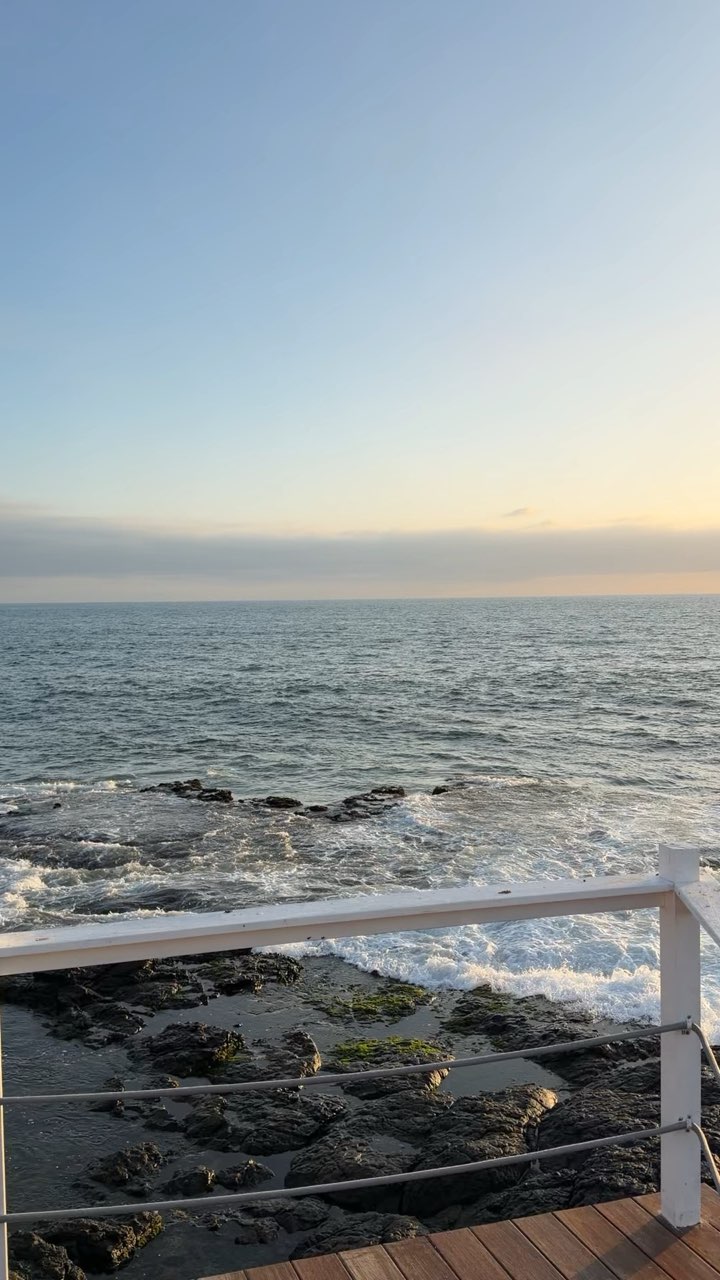 El sol de la tarde sobre el Pacífico, desde la terraza