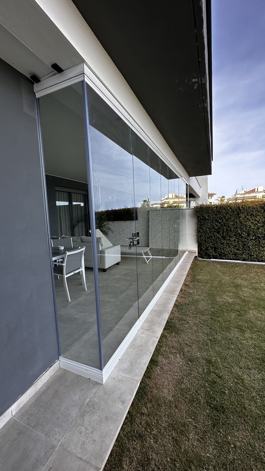 Cerramiento de terraza sin perfiles verticales con sistema TodoCristal