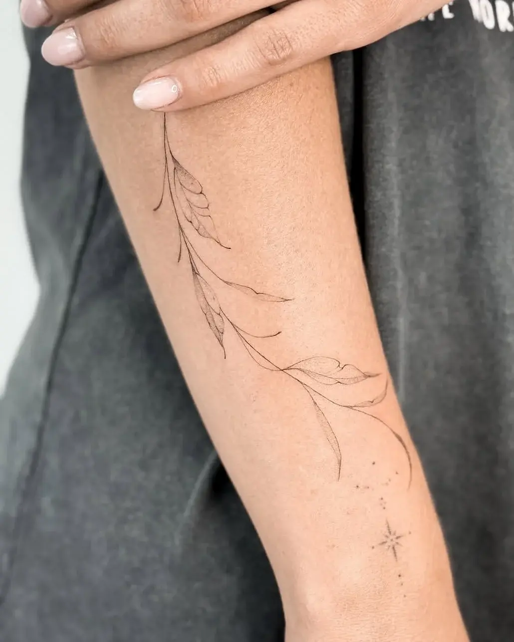 Fine Line Tattoo - Brennnessel Tattoo Berlin