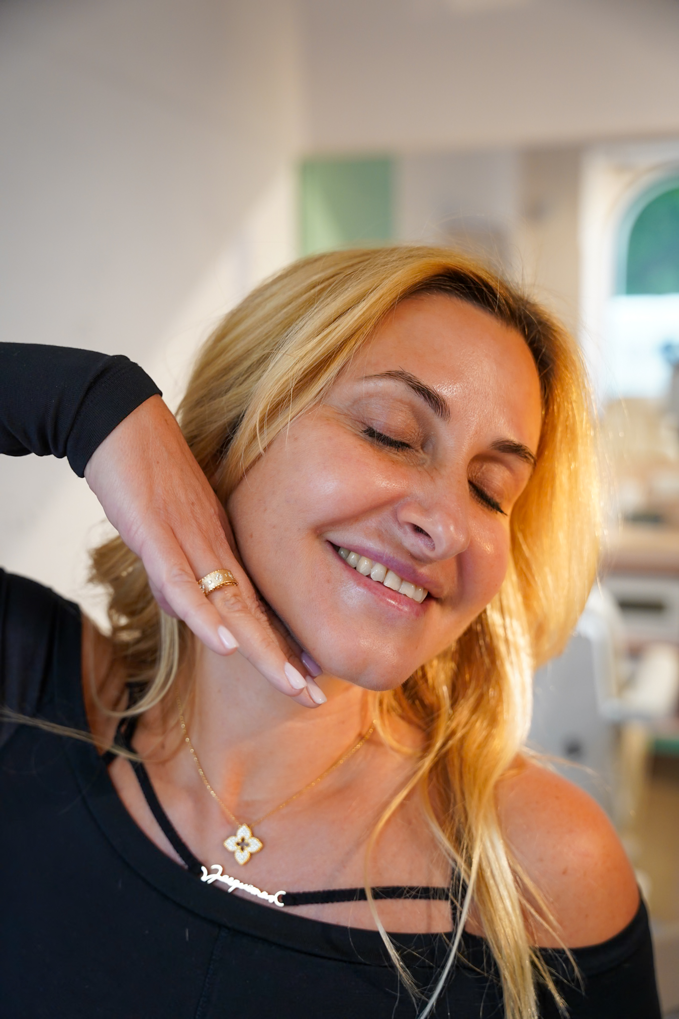 Strahlende Haut nach dem Thulium Laser Facial bei AFACIAL