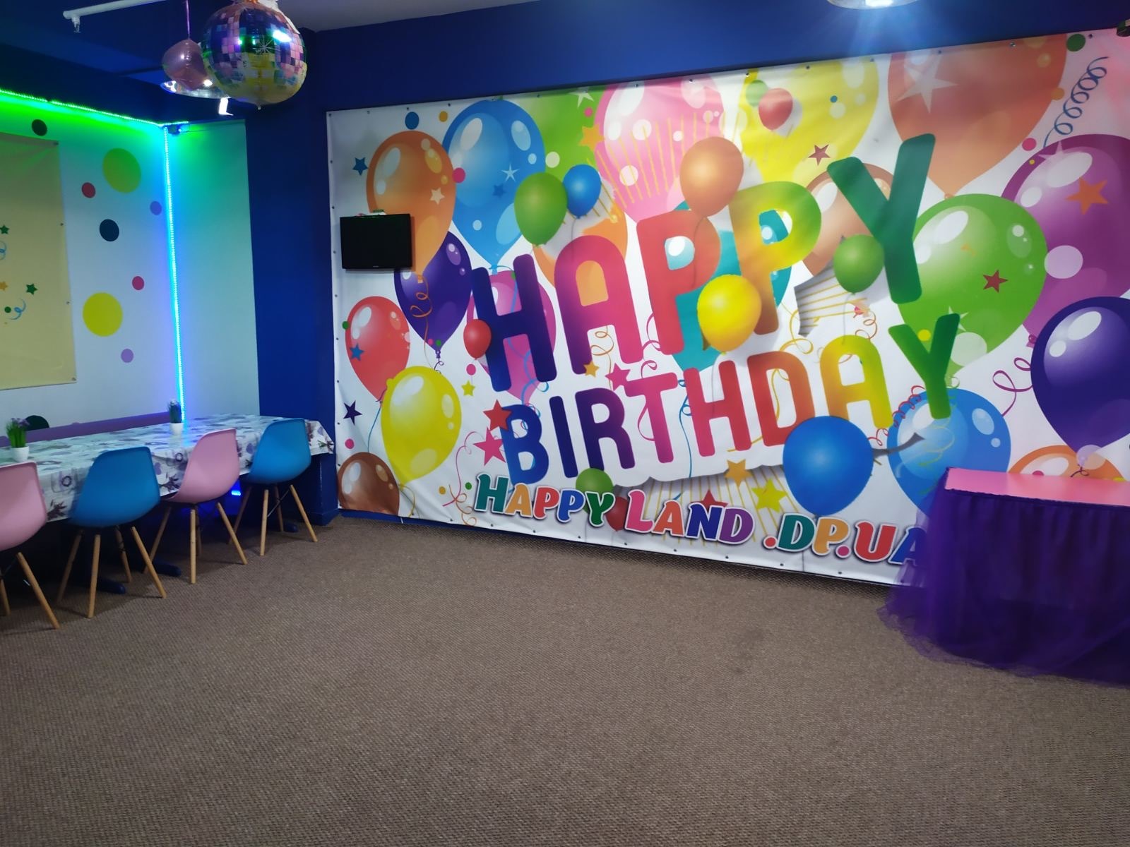 Ігрова зона розважального центру Happy Land