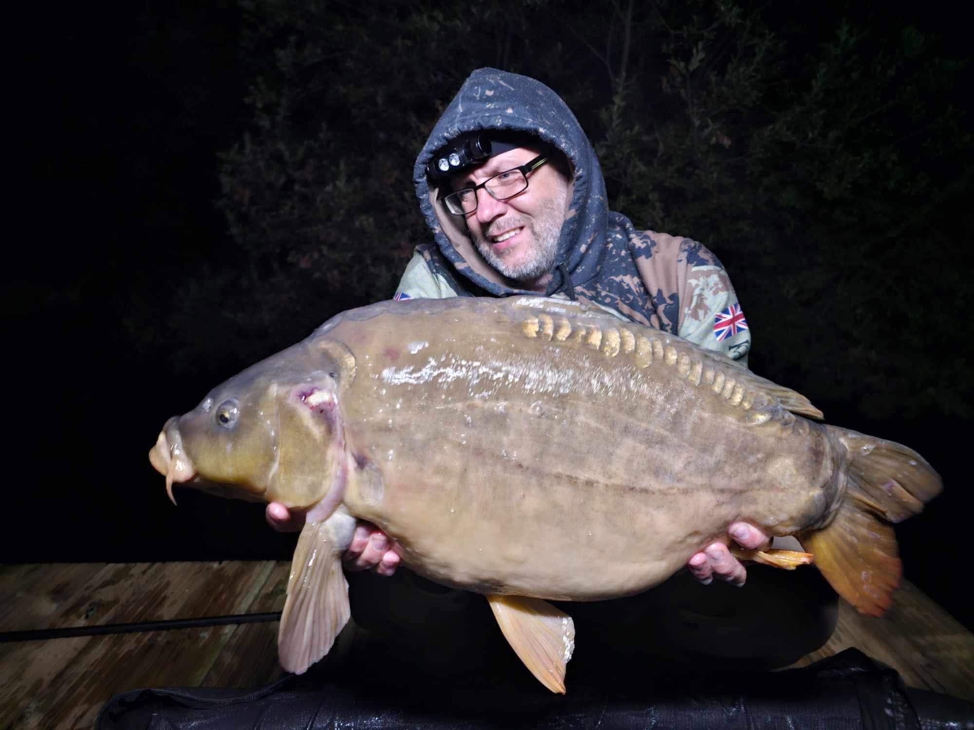Angler using the Katran W/B 460 PRO headlamp