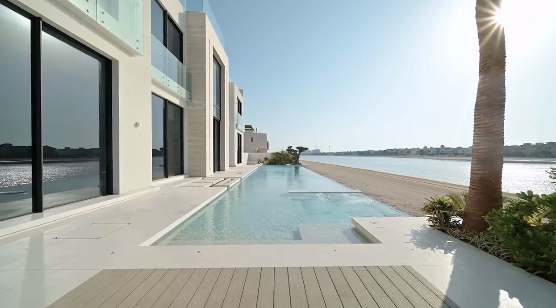 Palm Jumeirah · Frond N — villa exterior and pool