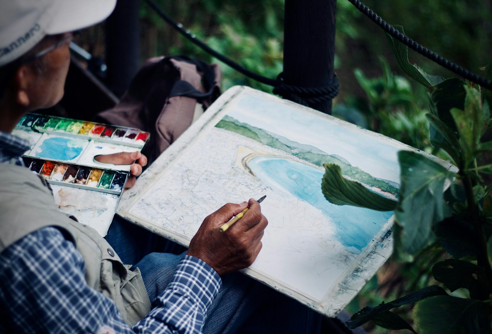 A watercolour artist painting a guest in expressive brushstrokes