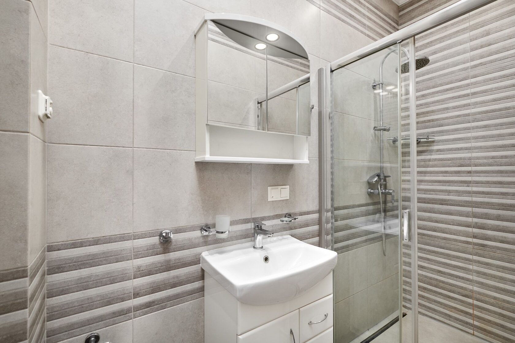 Bathroom with shower at Lāčplēša iela 53, Riga City Centre