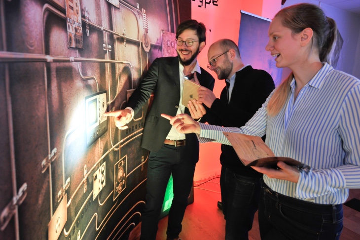 Photo d'un groupe prise durant un séminaire de notre animation escape game level up event a paris 