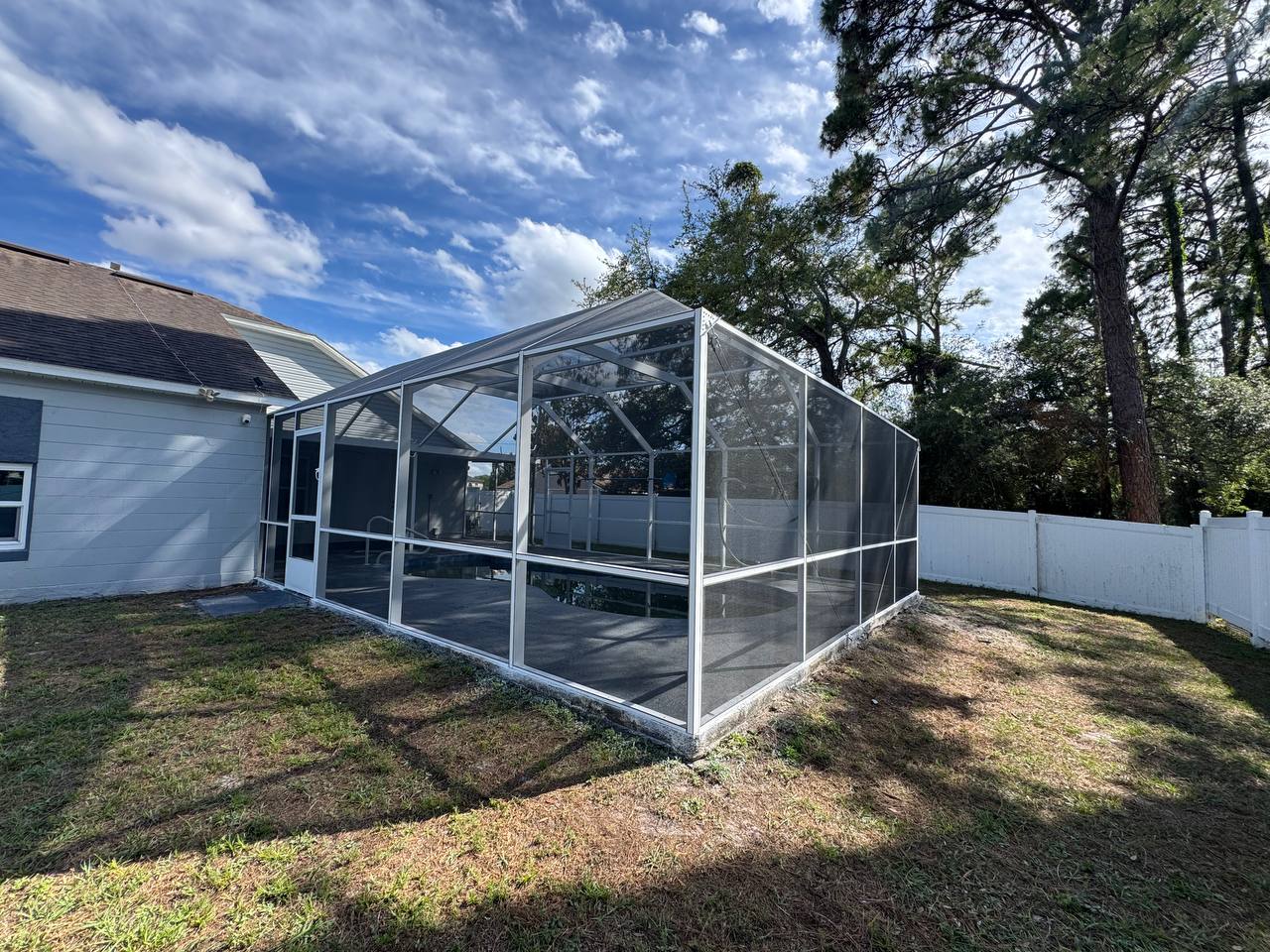 One-story pool cage